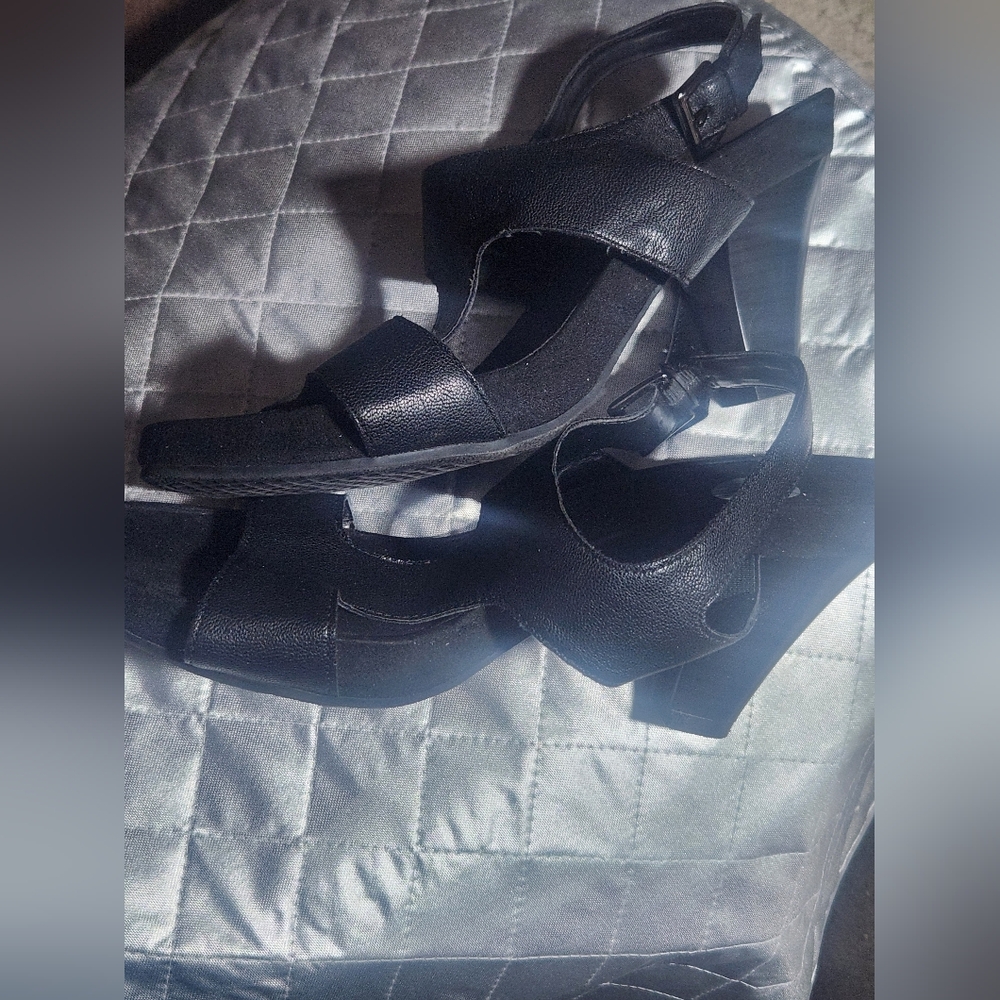 AEROSOLES Black Sandals with Chunky Design - Picture 9 of 10